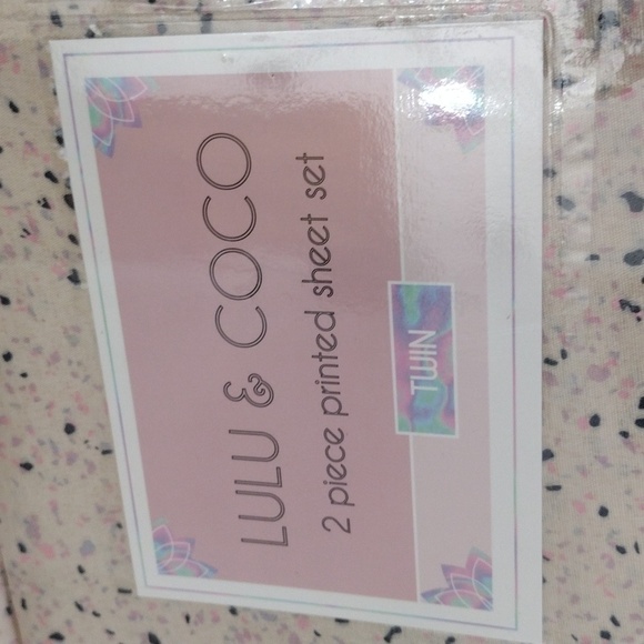 NWT LULU & COCO 2 piece printed sheet set - Picture 2 of 4